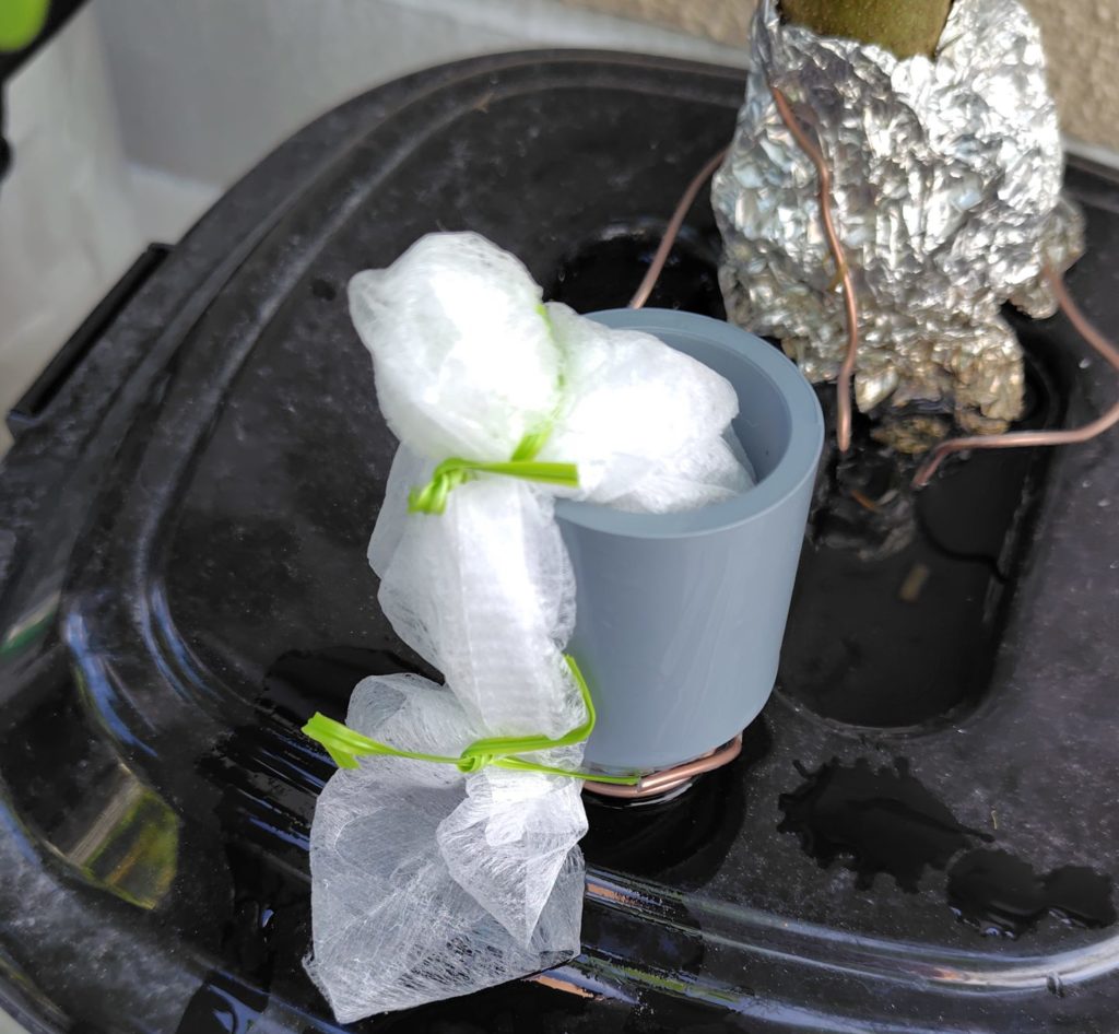 化成肥料を取り付けた様子